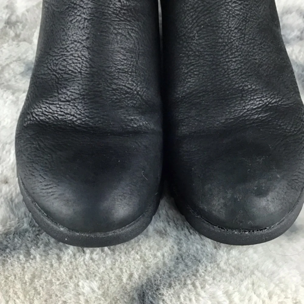 UGG owned closer strap